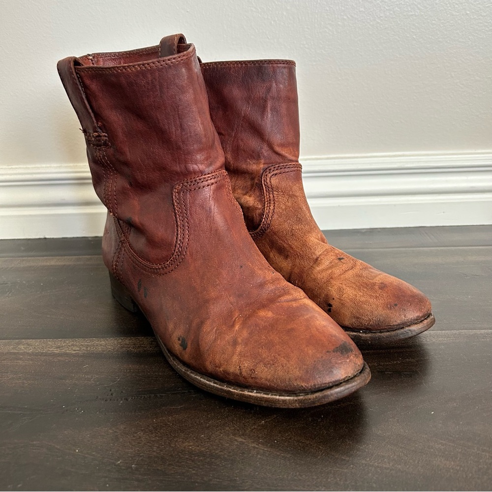 Frye Anna Shortie boots. Women’s size 9.5. Brown leather. Need some TLC